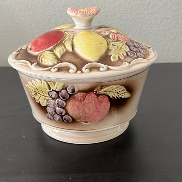 Vintage 1970s Raised Fruit Small Covered Dish // Raised Flower Knob - Picture 2 of 6